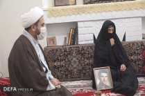 دیدار مدیرکل بنیاد شهید لرستان با خانواده شهید «نصیرمیر دریکوند»