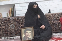 دیدار مدیرکل بنیاد شهید لرستان با خانواده شهید «نصیرمیر دریکوند»